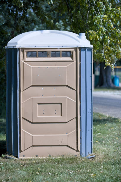 Best Affordable portable toilet rental  in Omro, WI